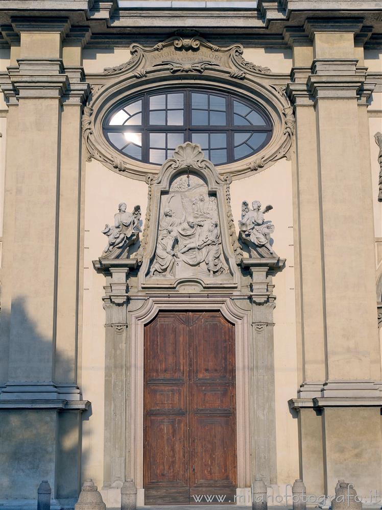 Milano - Portale e oculo della Chiesa di Santa Maria della Passione
